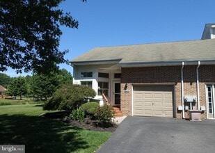 Building Photo - 6006 Bridgepointe Dr
