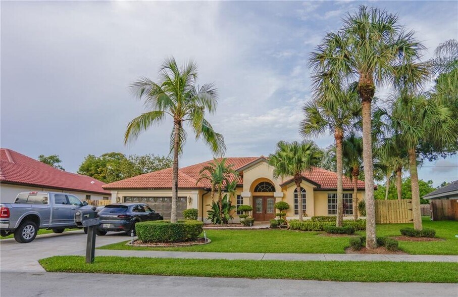 Building Photo - 4750 NW 65th Ave