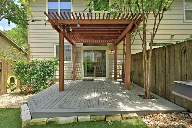Building Photo - 512 Eberhart Ln