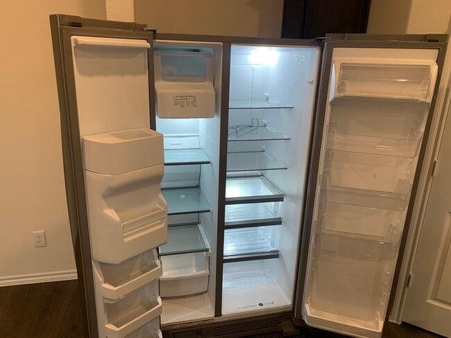 Building Photo - 402 Goliad St