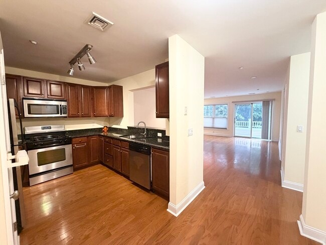 Building Photo - 11 Cheriton Rd