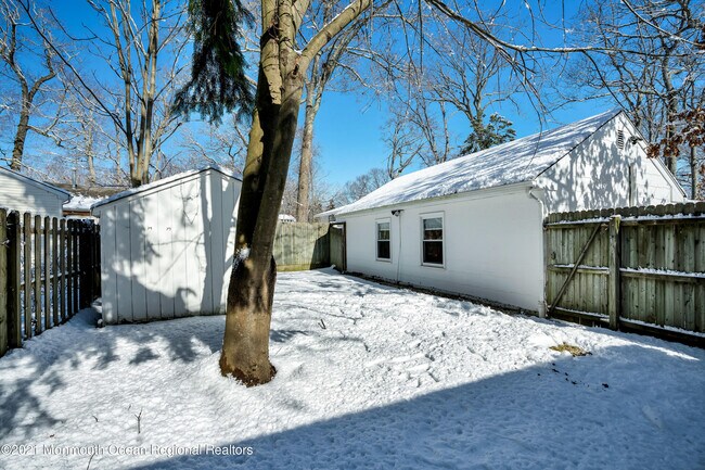 Building Photo - 180 Cliftwood Rd