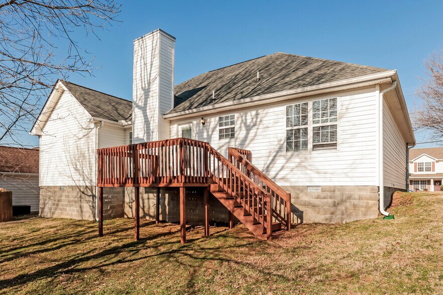 Building Photo - 7136 Legacy Dr