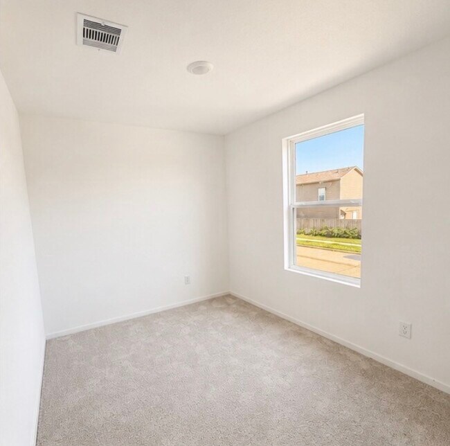 Building Photo - 21365 Carosella Dr