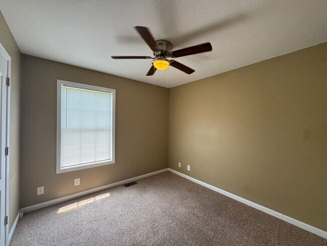 Building Photo - 371 Andrew Dr