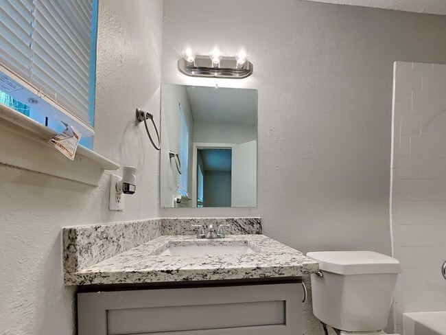 Building Photo - Remodeled 4-Bed, 2-Bath Home with Fenced Backyard in Mesquite, TX