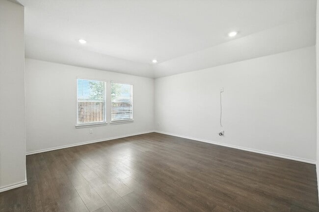 Building Photo - 11112 W Pond Dr