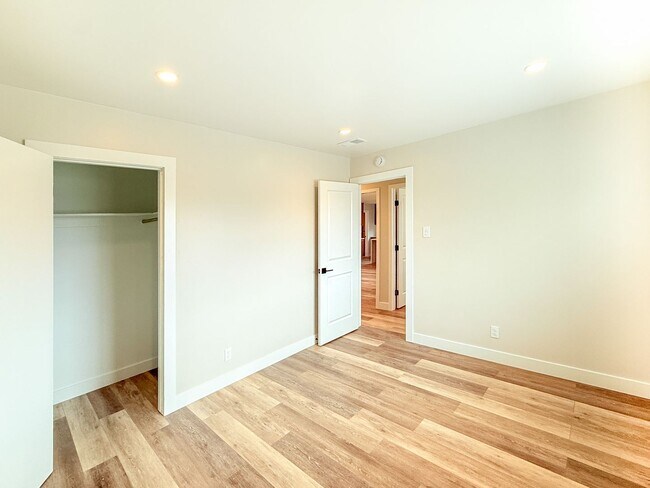 Building Photo - Modern 3-Bedroom Home with Private Yard in...