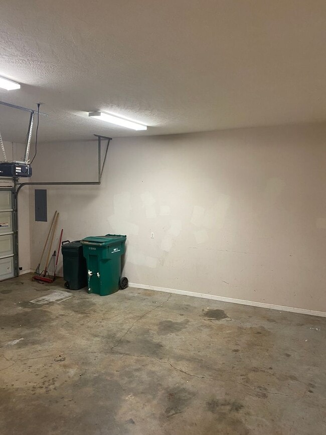 Building Photo - 3438 Topside Rd