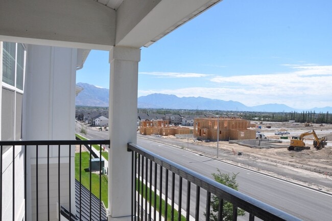 Building Photo - 3 bedroom, 2 bathroom house located in the desirable area of Saratoga Springs/ Lehi, UT