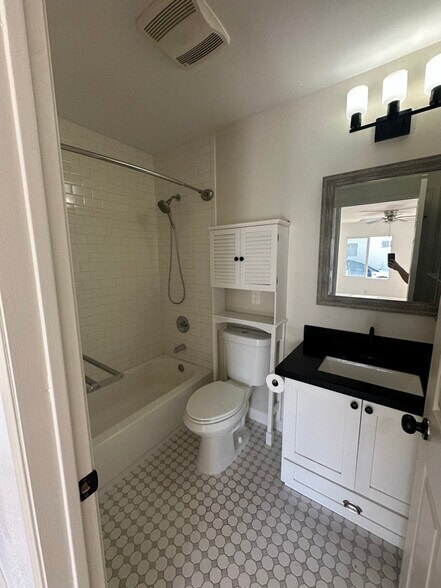 Building Photo - 1905-1907 W 74th St