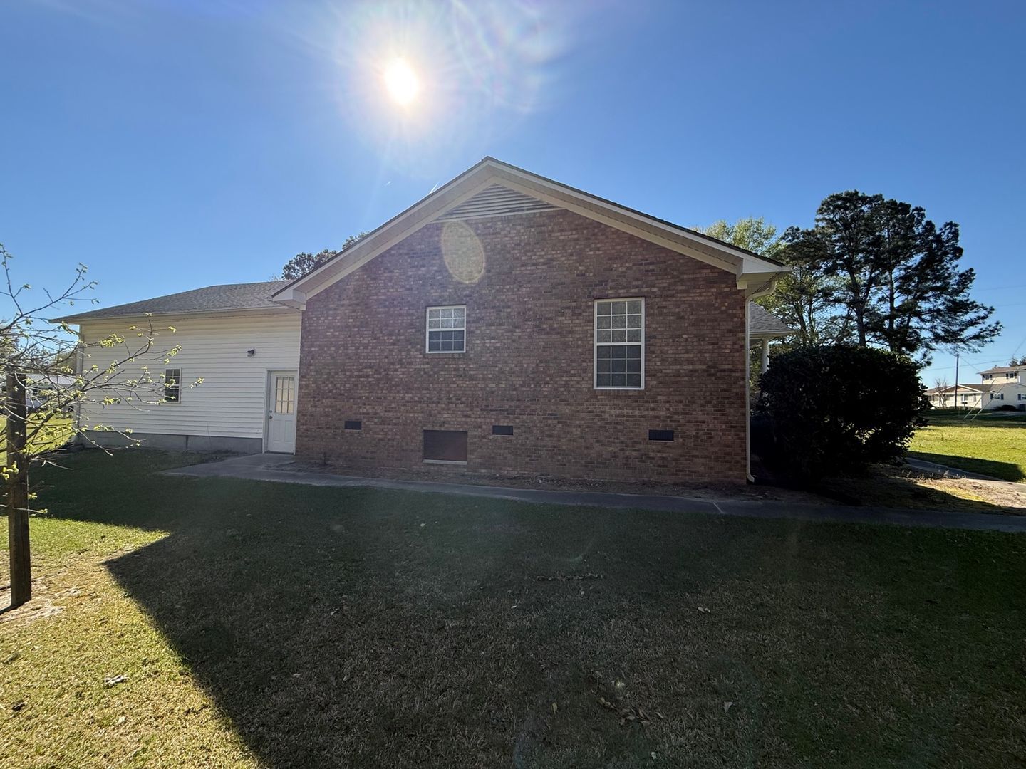 Building Photo - 1013 W Best Rd