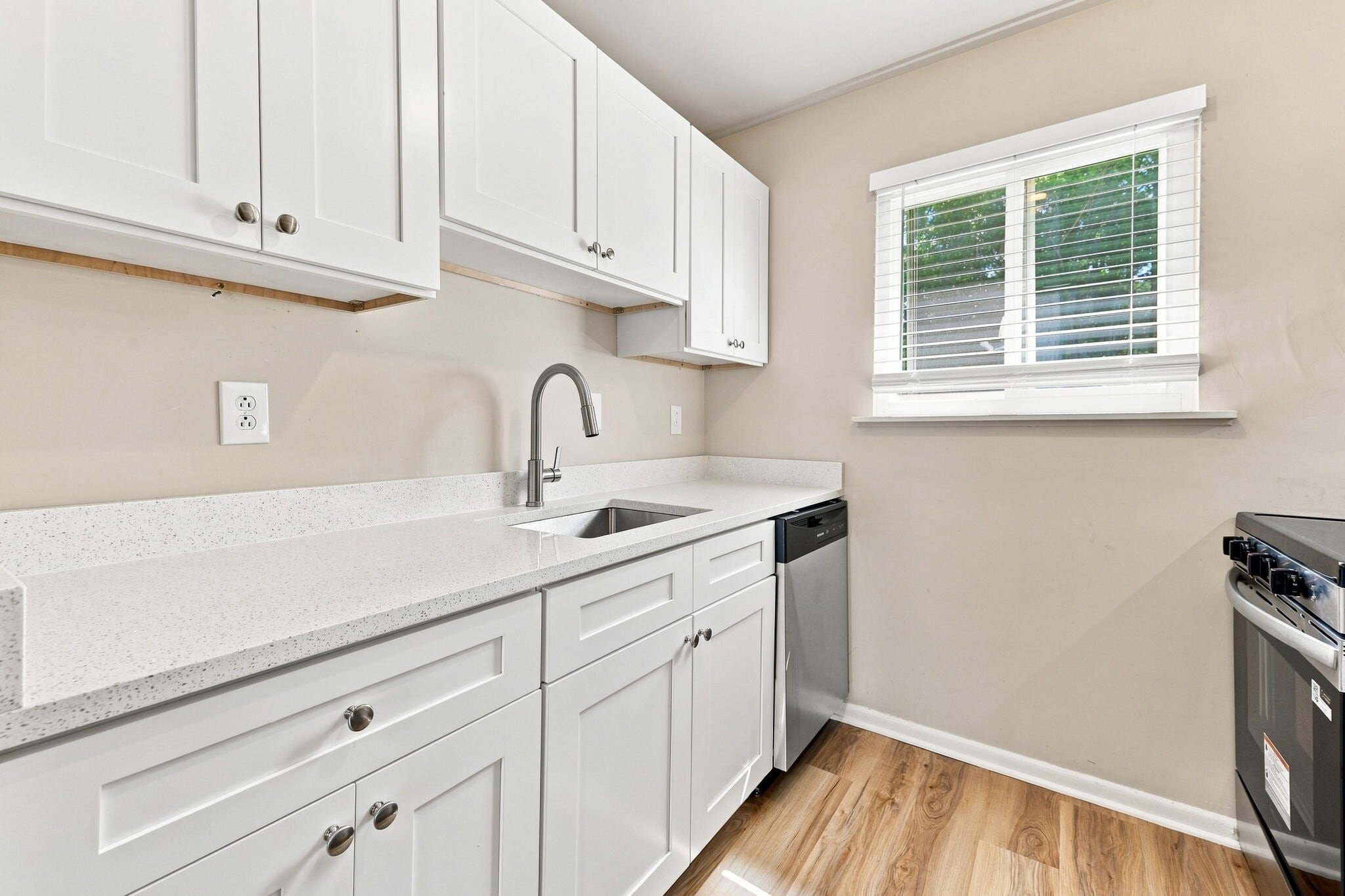 Building Photo - 200 Kilby Shores Dr
