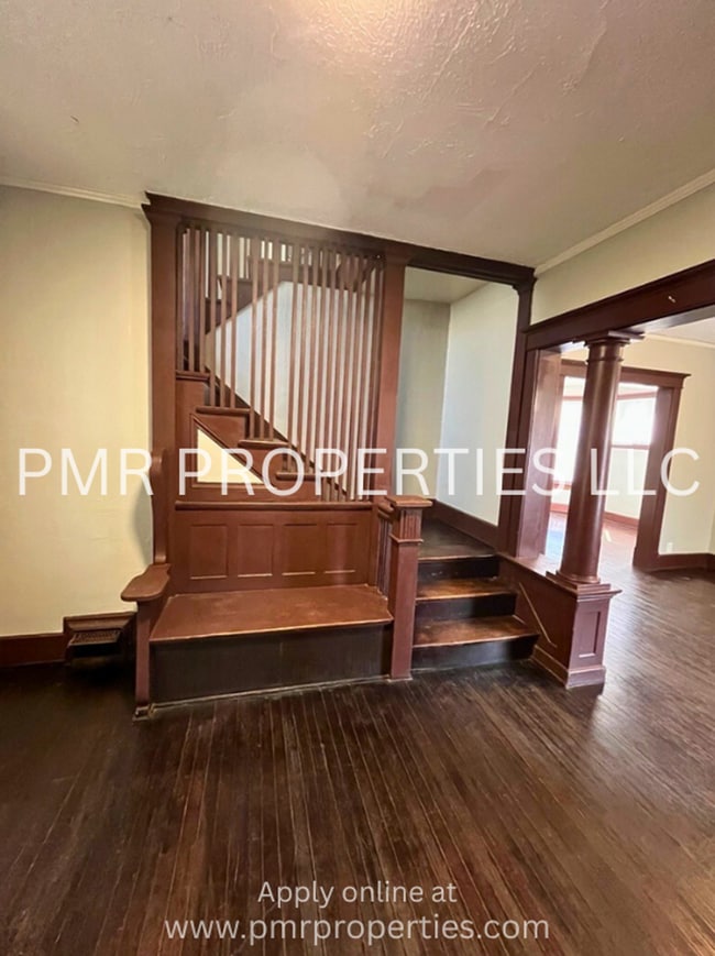 Building Photo - 3Bedroom/1Bathroom Home