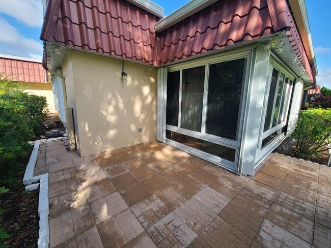 Building Photo - 697 Marlboro Oval