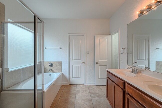 Building Photo - 174 Black Swan Pl