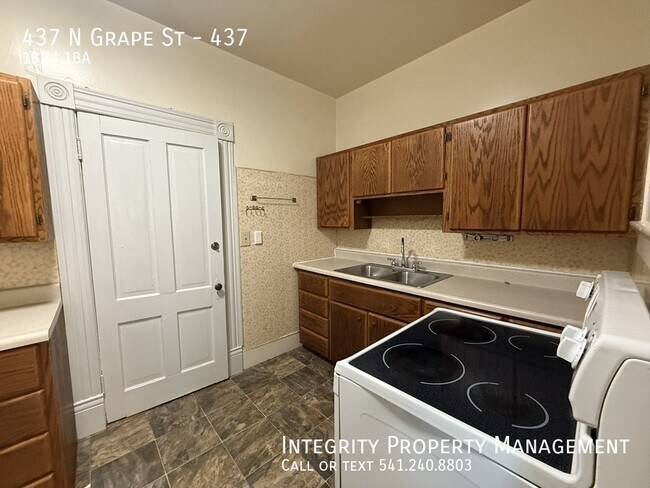 Building Photo - 437 N Grape St