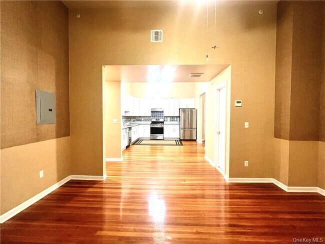 Building Photo - 4 E Main St