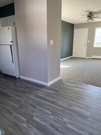 Building Photo - One Bedroom Remodeled apartment in Pulaski