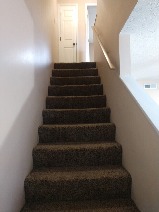 Building Photo - 1819 Summerhaven Ave