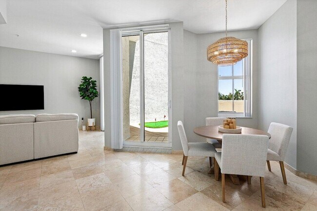 Building Photo - 255 Evernia St