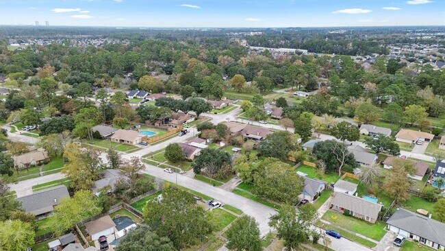 Building Photo - 21518 Greenham Dr