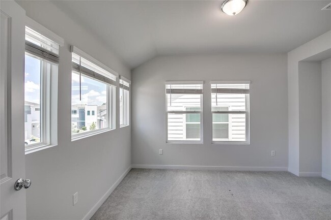 Building Photo - 15107 Forum Ave
