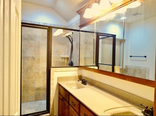 Building Photo - 566 W Alamo Ct Way