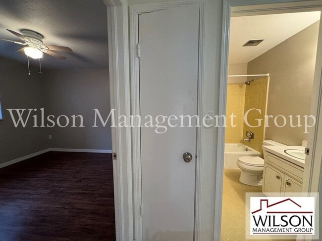 Building Photo - 623 Rugby St