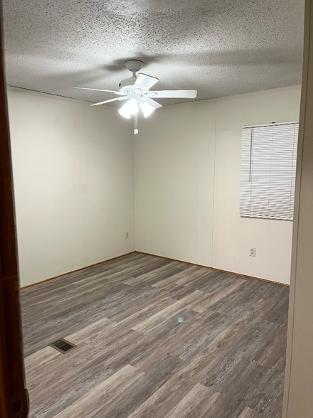 Building Photo - 104 Lynn Dr