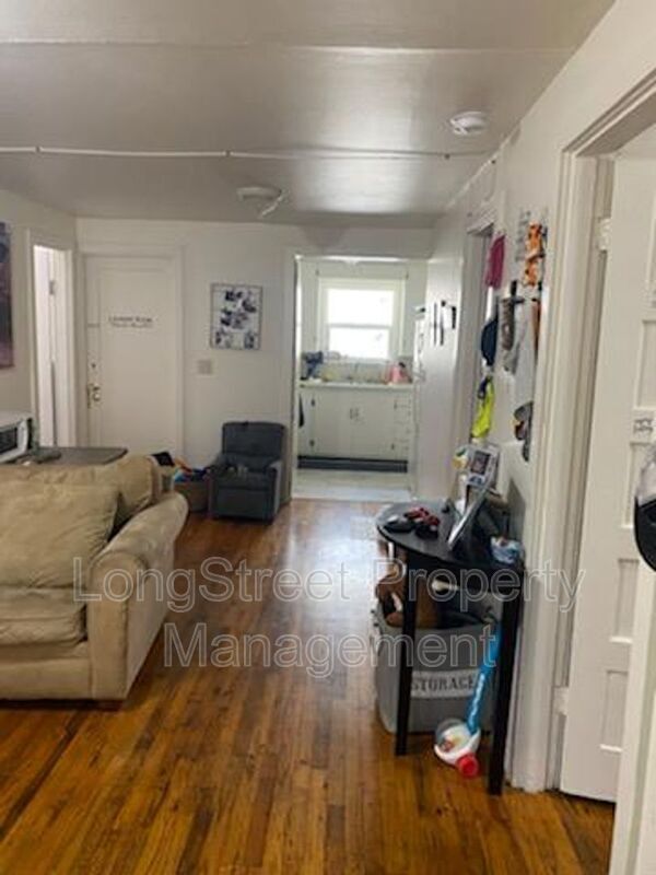 Building Photo - 350 SE Lilly