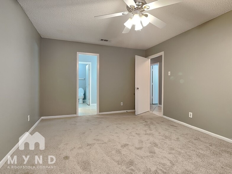 Building Photo - 314 Towne House Ln