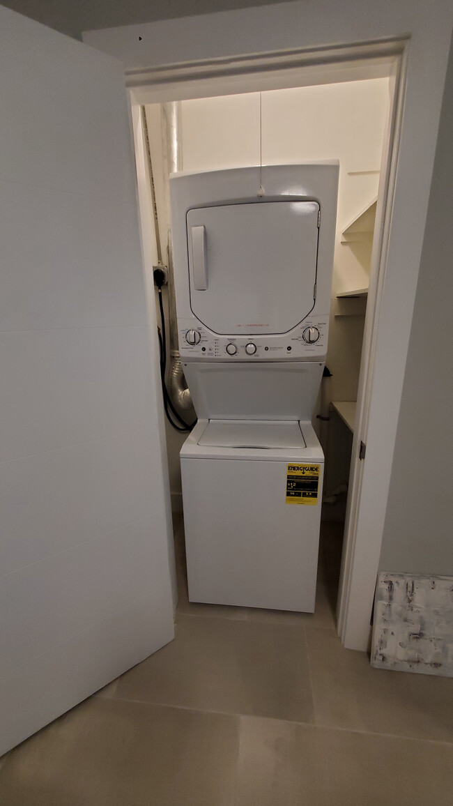 WASHER DRYER IN UNIT - 1008 SE 4th St