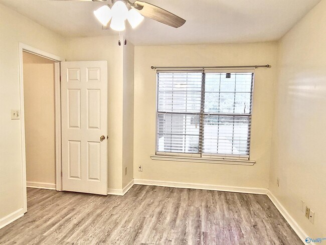 Building Photo - 219 Waters Edge Ln
