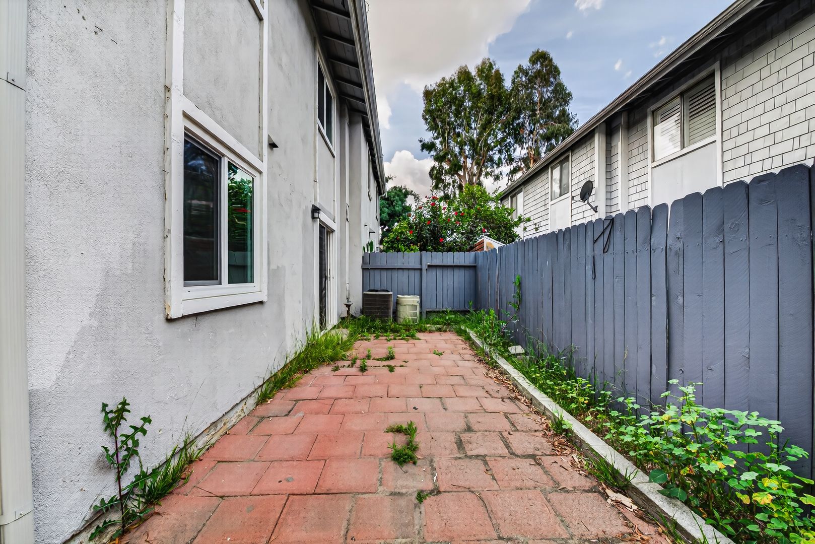 Building Photo - 1250 S Brookhurst St