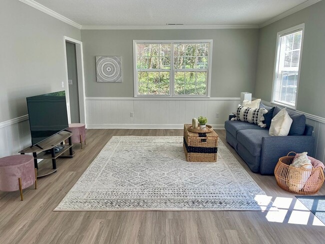 Building Photo - Spacious 3 bed 2 Bathroom House in Peace H...