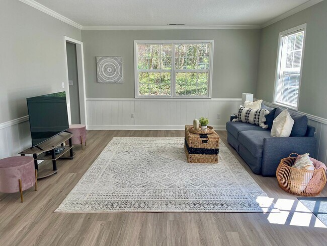 Building Photo - Spacious 3 bed 2 Bathroom House in Peace Haven Rd Winston-Salem