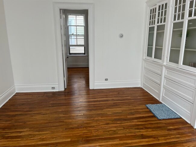 Building Photo - 130 5th Ave