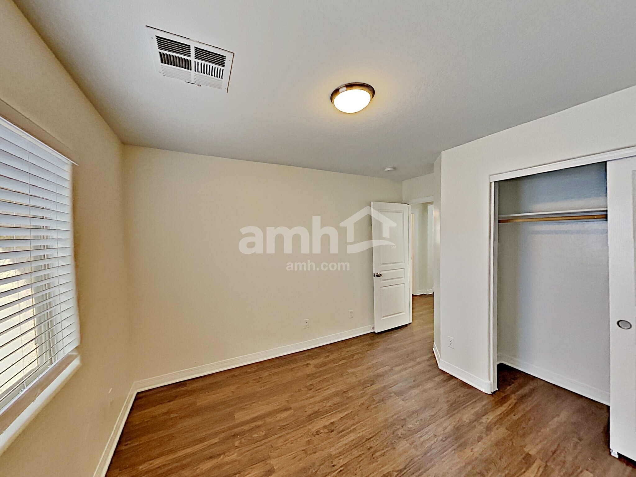 Building Photo - 3843 E Santa Fe Ln