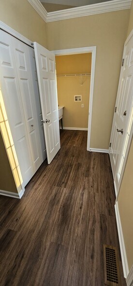 Building Photo - 5113 Minuteman Ln