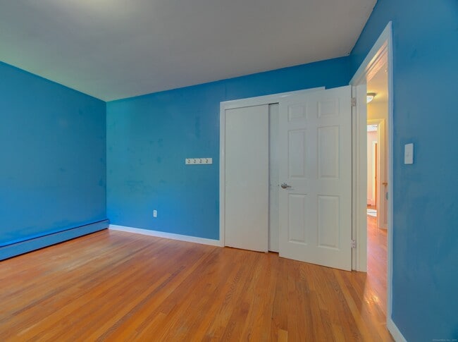 Building Photo - 24 Larchmont Terrace
