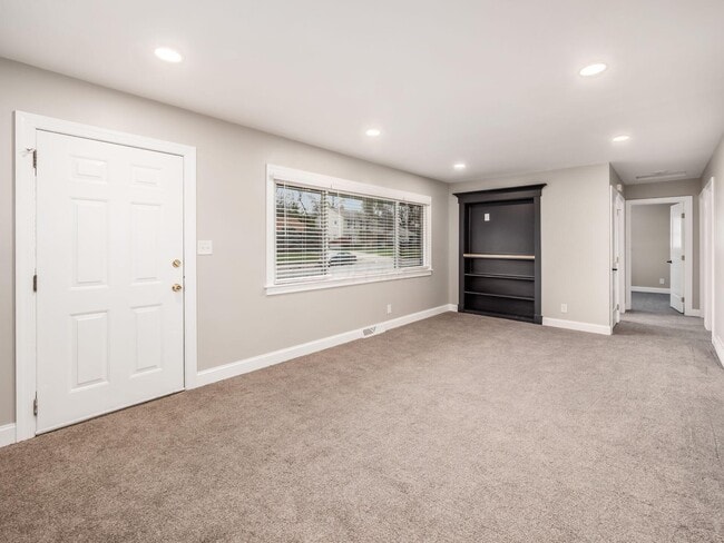 Building Photo - 2475 Swansea Rd