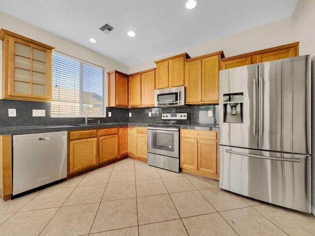 Building Photo - 261 N Nash Way