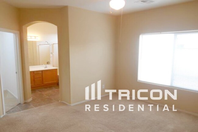 Building Photo - 7215 S 38th Dr