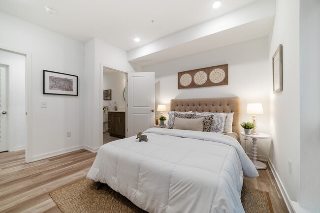 Building Photo - Kensington Court Flats