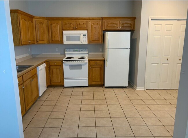 Building Photo - 115-115 Bradley Ct