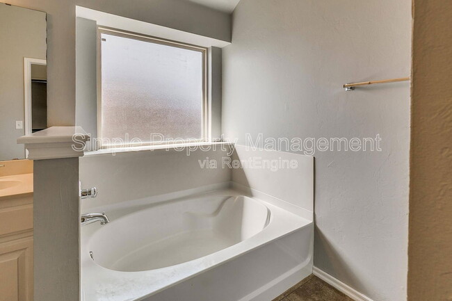 Building Photo - 18020 Cerrado Cir