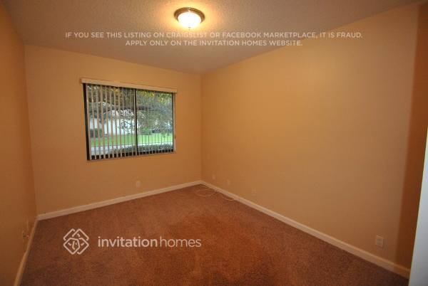 Building Photo - 4945 Pine Tree Dr