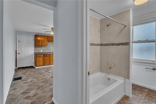 Building Photo - 212 Lockwood Ave