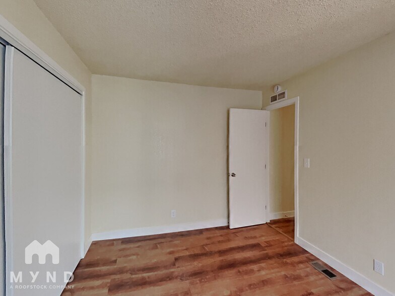 Building Photo - 979 45th St